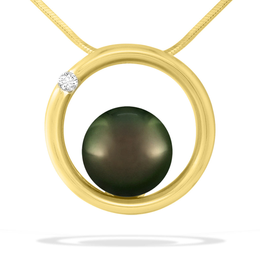 Circular 14k yellow gold open-frame pendant with a centered tahitian pearl & single diamond accent. Item No. 43812
